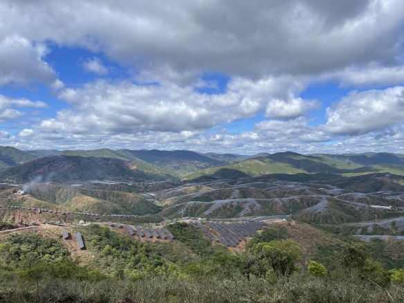 全球足迹 | 金龙迎宾圆满实现云南大庄镇250MW光伏项目供货工作