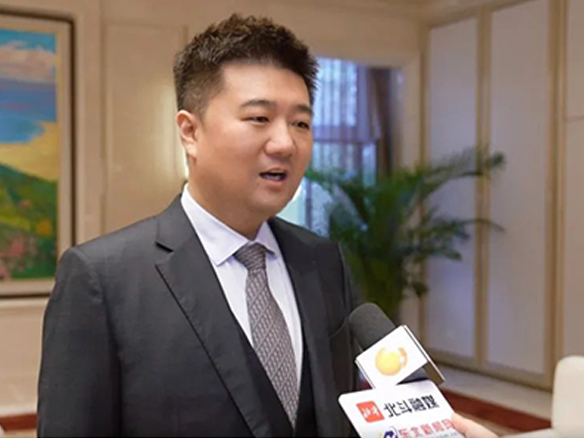 金龙迎宾出席辽宁省民营企业座谈会，勇扛“新三样” 担任大旗